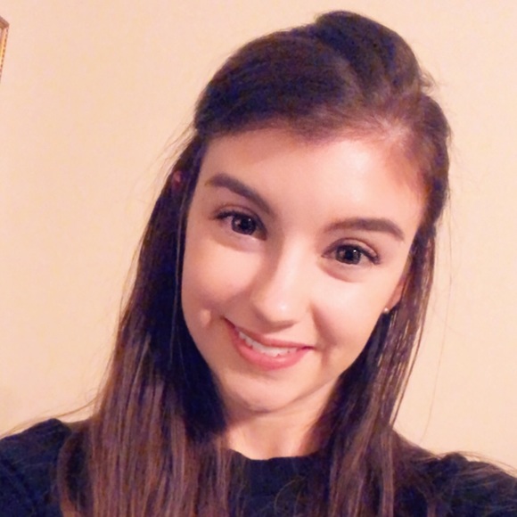 Meet your Posher, Rachel - Picture 2 of 8